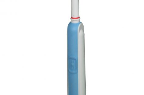 Find the benefits of electric tooth brushes over manual tooth brushes