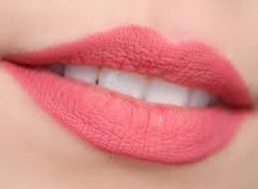 Top 10 home remedies to get natural red lips